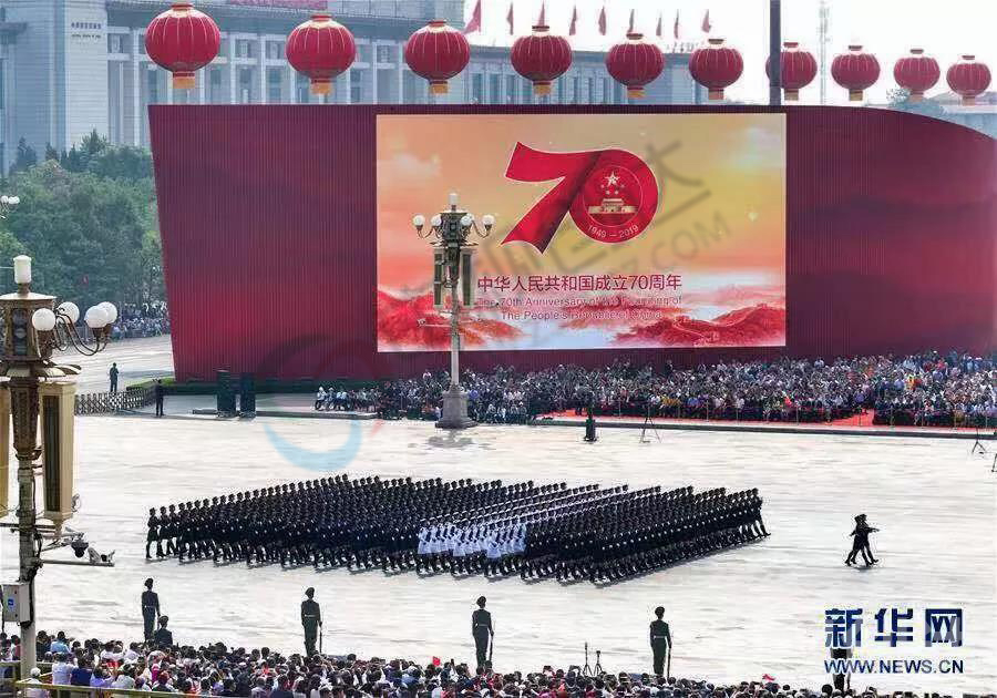 國慶70周年天安門(mén)廣場(chǎng)飄帶屏