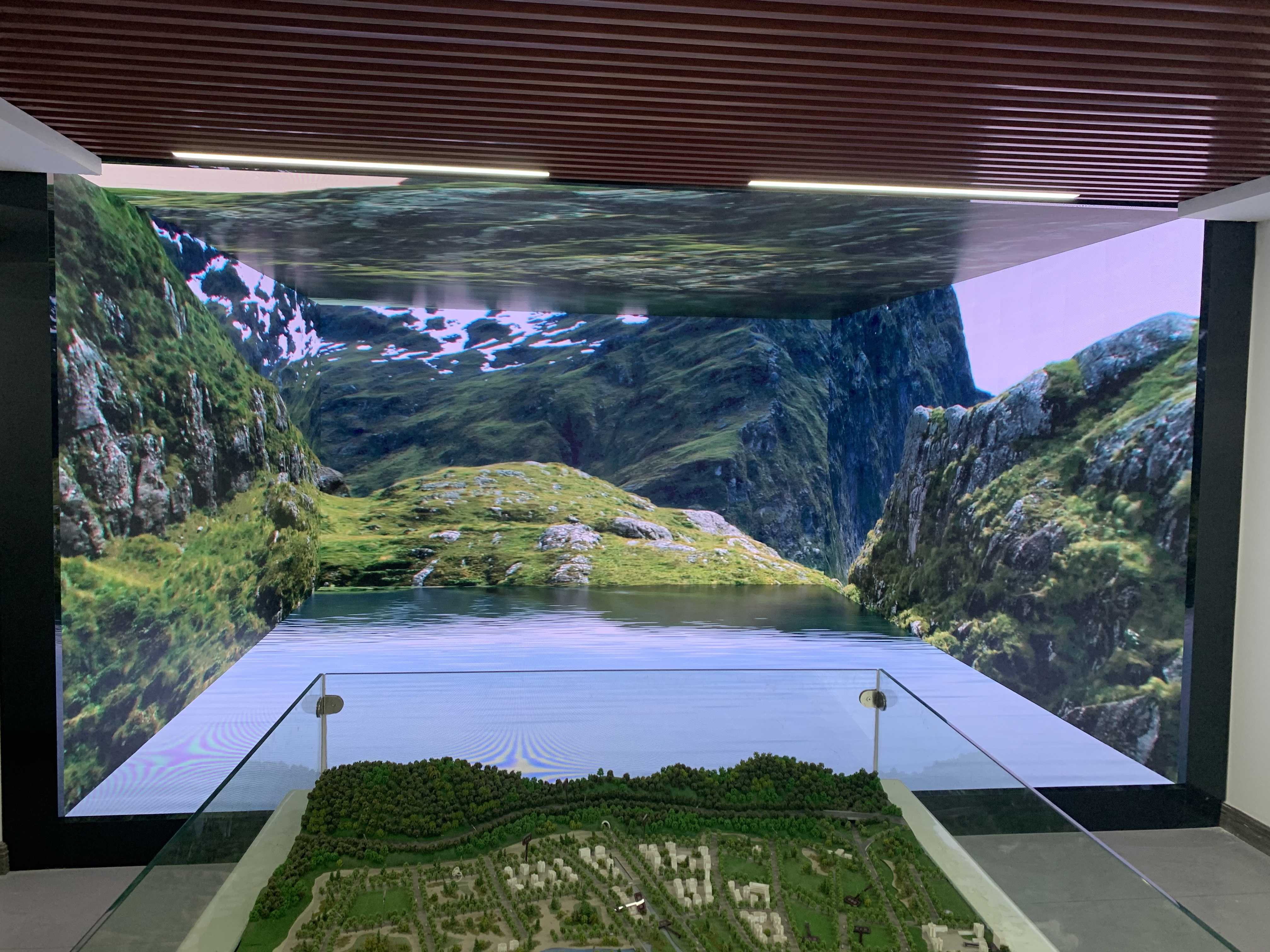 中建海龍展廳五面屏項目，沉浸式顯示屏，正面P2（4.16x2.24）左面P2（4.48x2.24）右面P2（4.48x2.24）天花P2（4.16x4.48）地面P2.5（4.16x4.48）